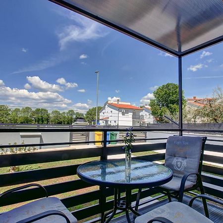 Lovely Apartments In Valbandon Fažana エクステリア 写真