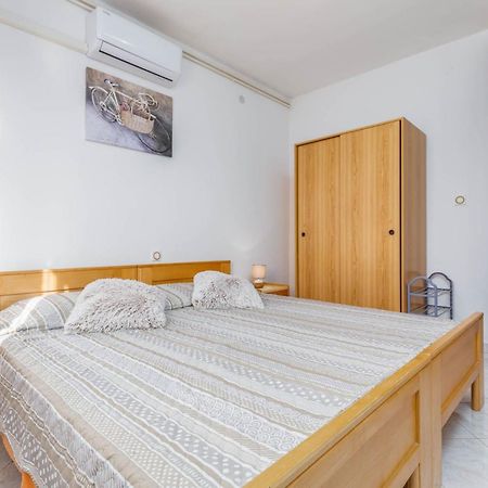 Lovely Apartments In Valbandon Fažana エクステリア 写真