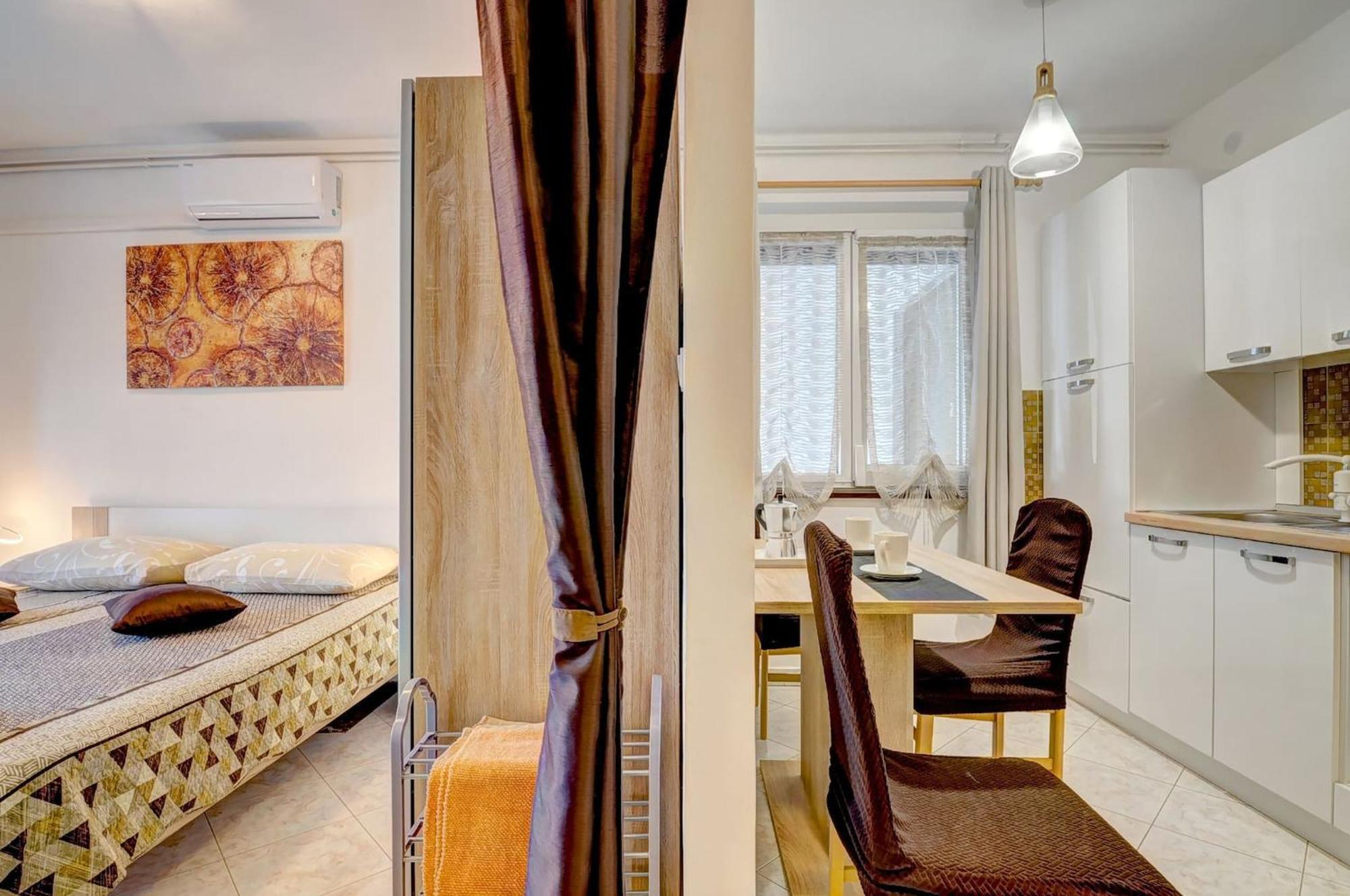 Lovely Apartments In Valbandon Fažana エクステリア 写真