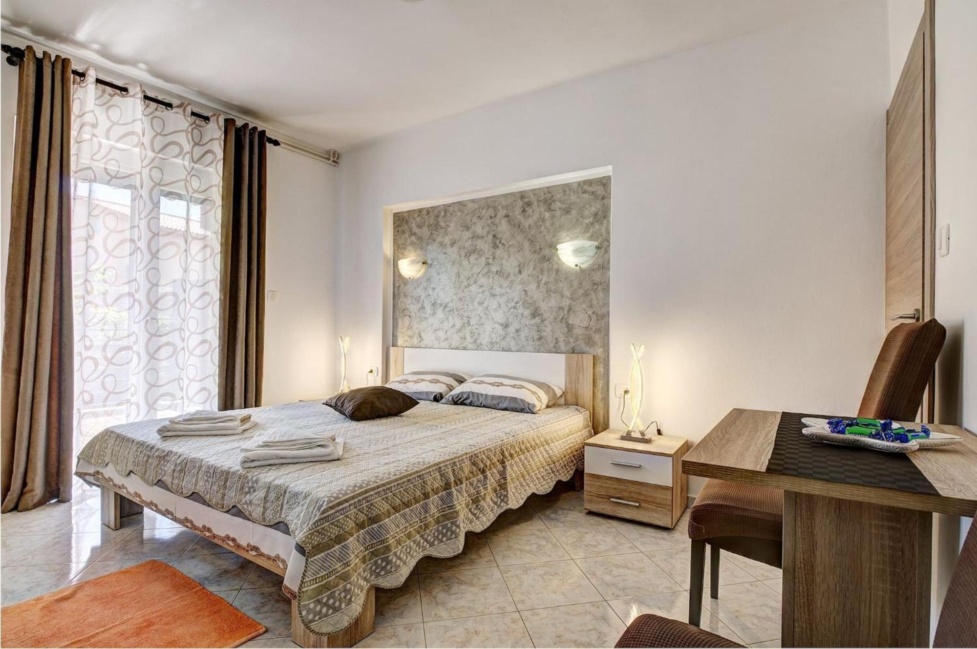 Lovely Apartments In Valbandon Fažana エクステリア 写真