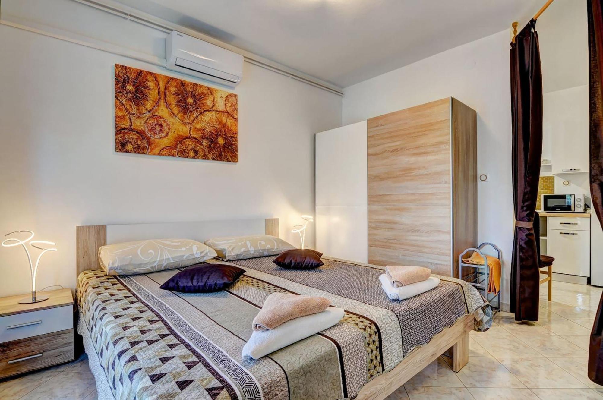 Lovely Apartments In Valbandon Fažana エクステリア 写真