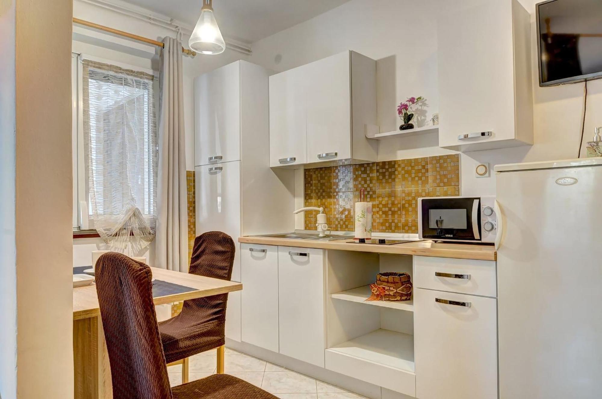 Lovely Apartments In Valbandon Fažana エクステリア 写真