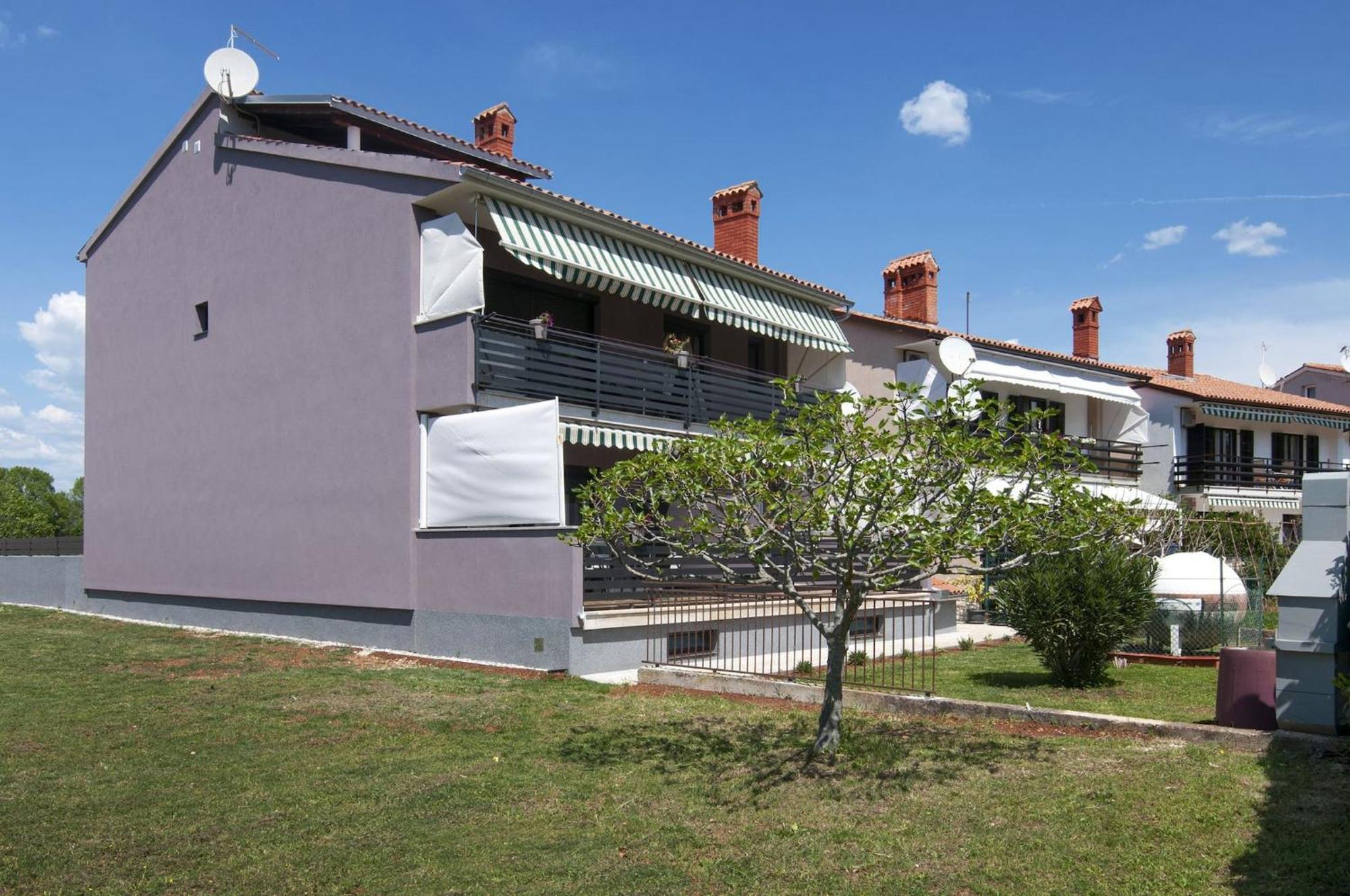 Lovely Apartments In Valbandon Fažana エクステリア 写真
