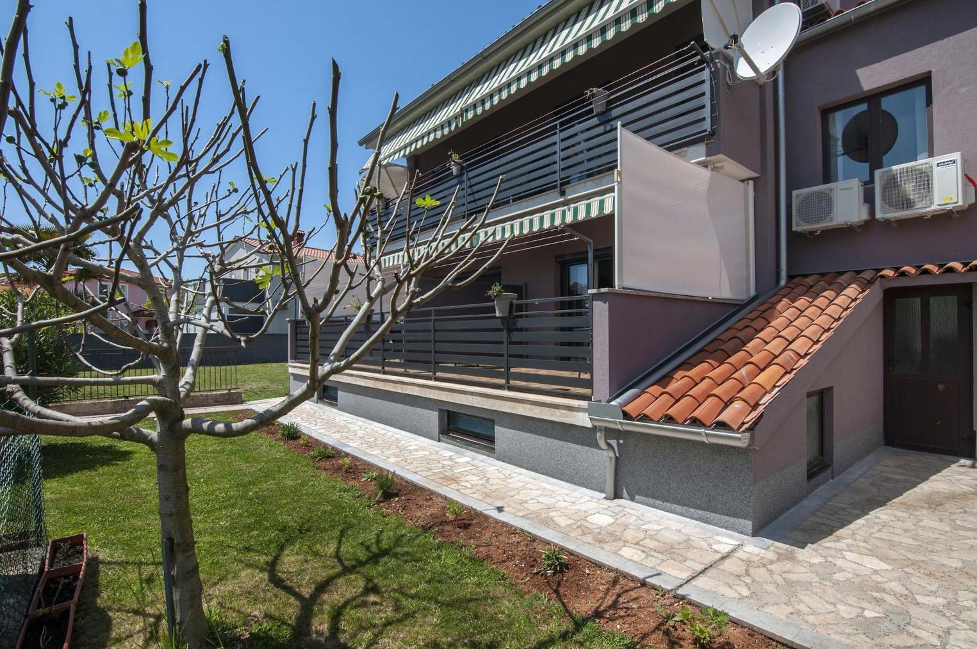 Lovely Apartments In Valbandon Fažana エクステリア 写真