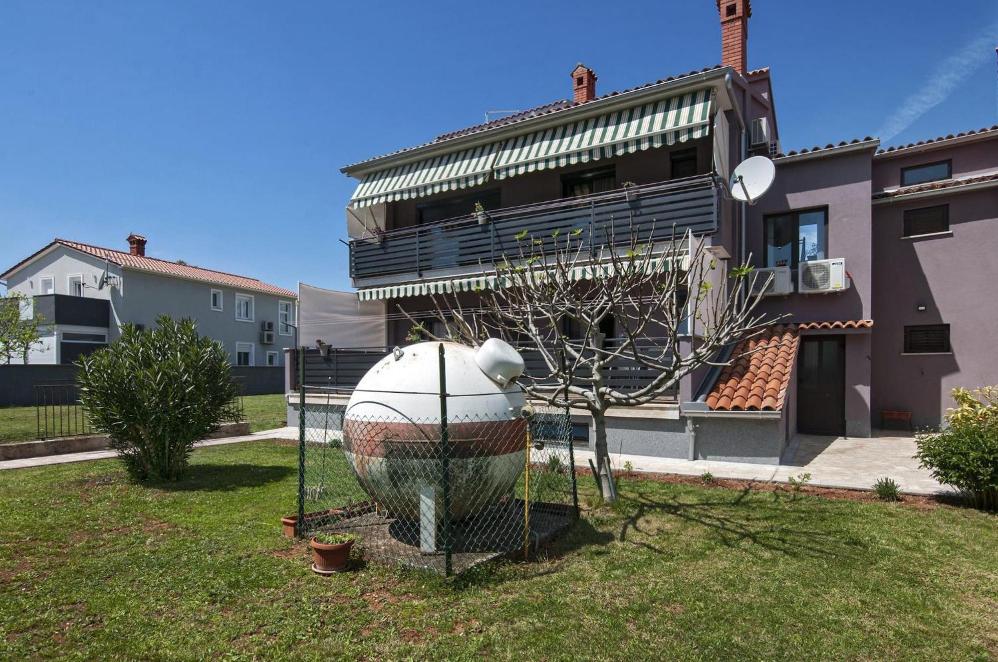 Lovely Apartments In Valbandon Fažana エクステリア 写真