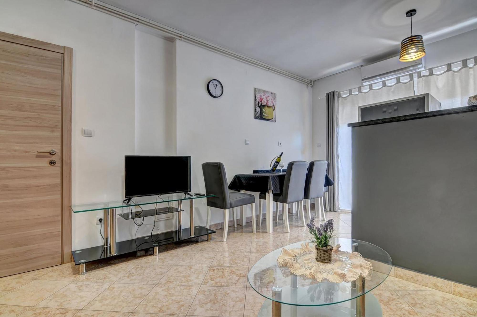 Lovely Apartments In Valbandon Fažana エクステリア 写真