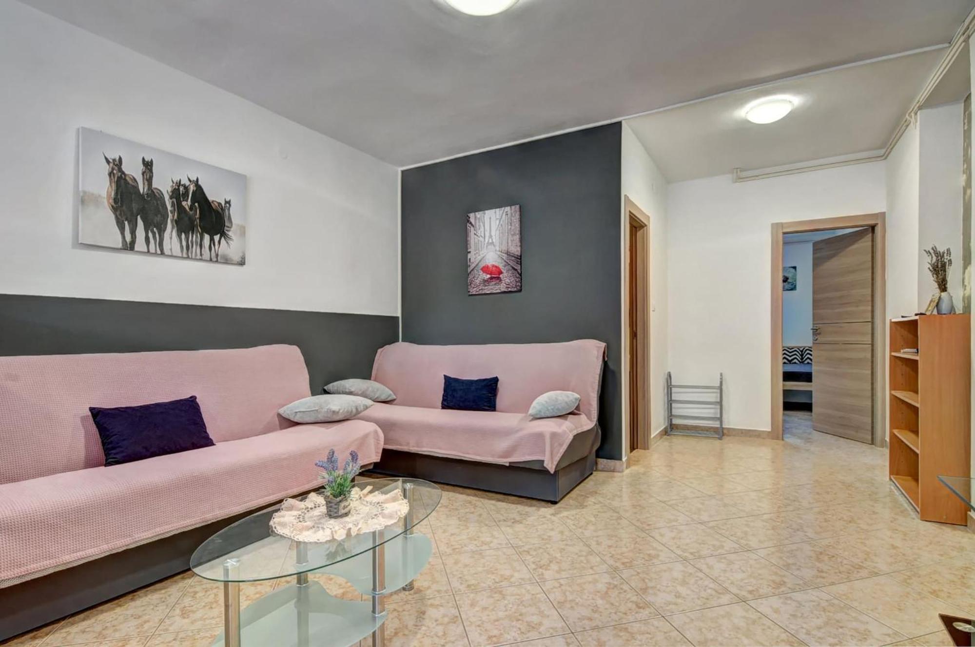 Lovely Apartments In Valbandon Fažana エクステリア 写真