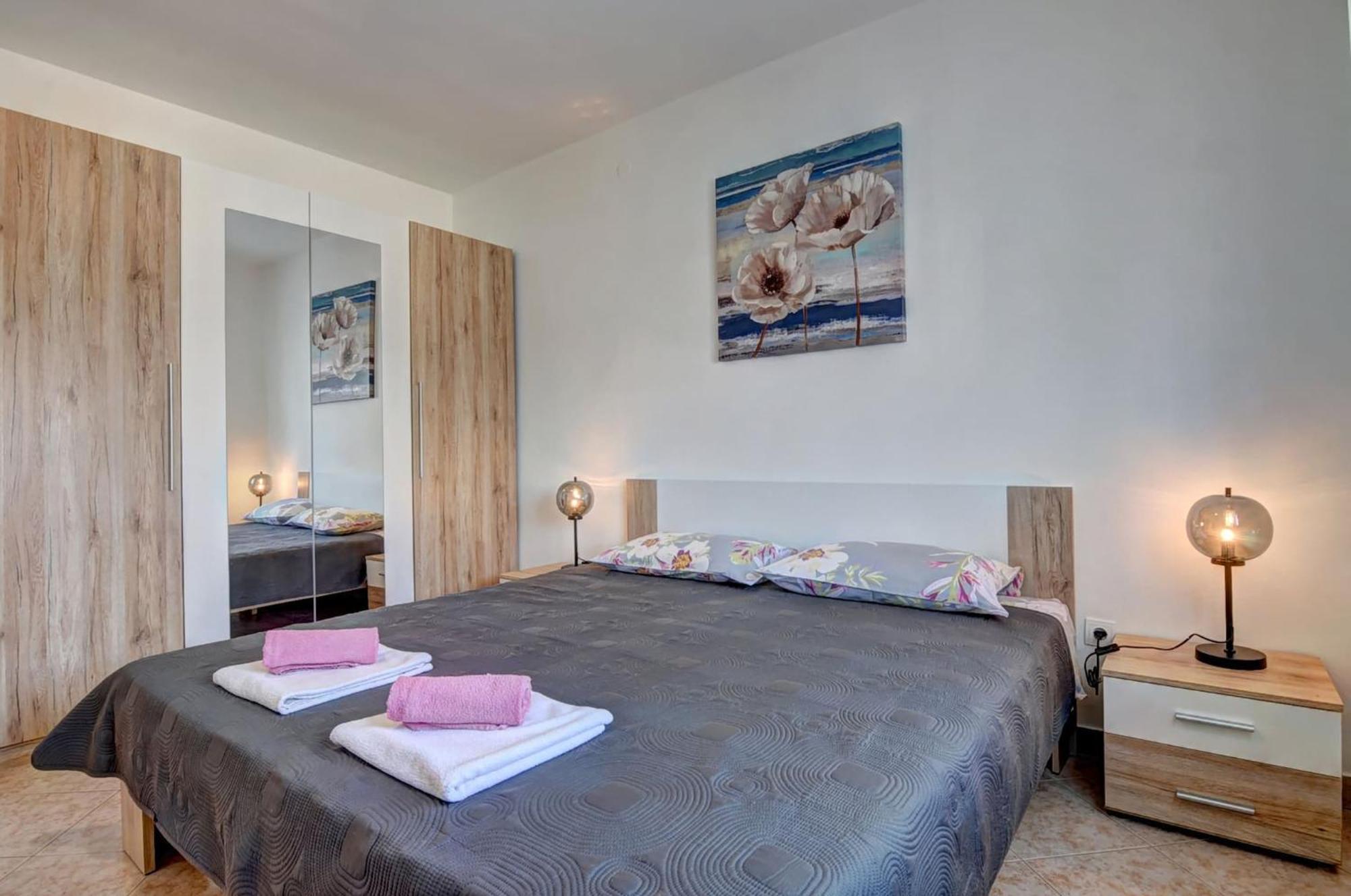 Lovely Apartments In Valbandon Fažana エクステリア 写真